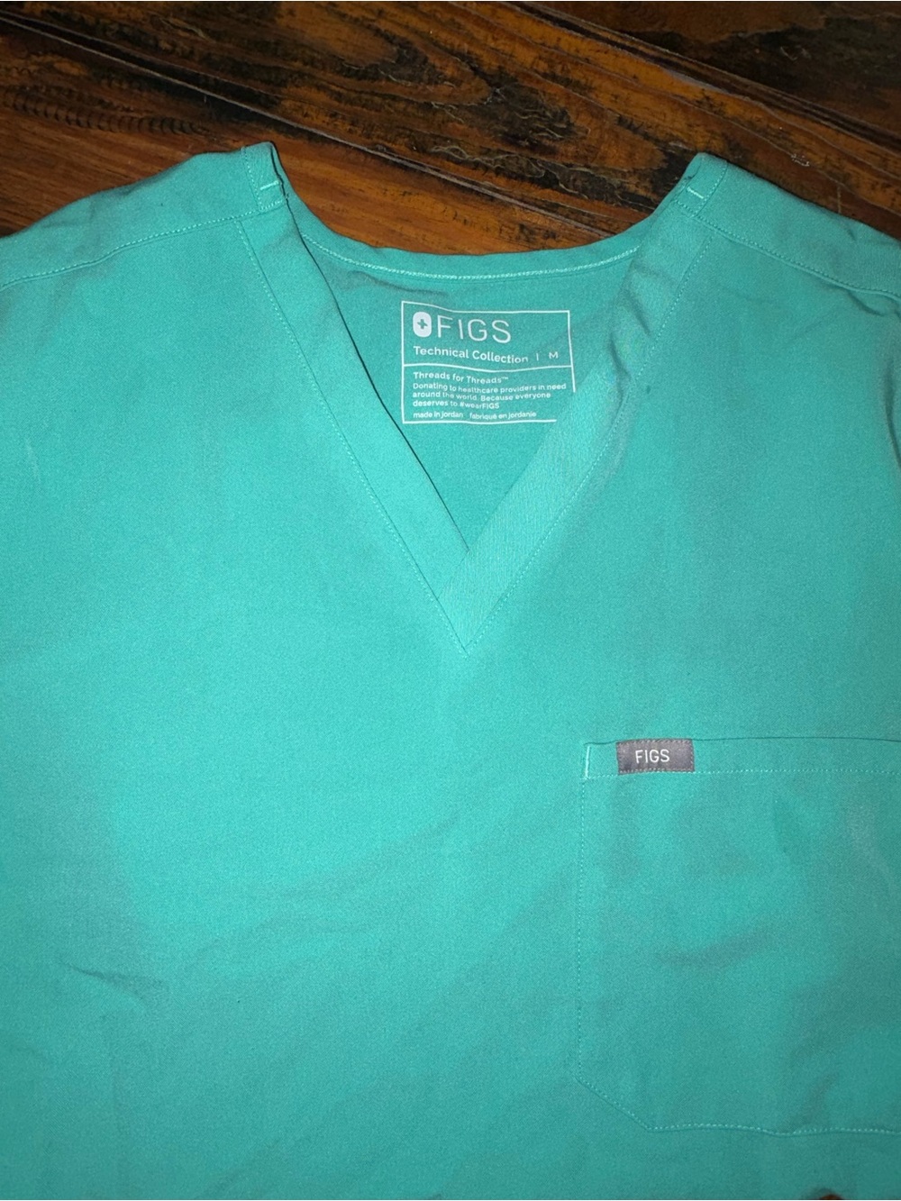 FIGS surgical green scrub set - Picture 4 of 6